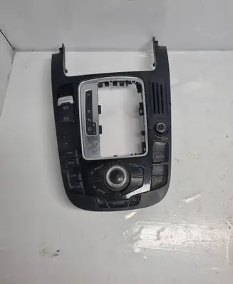 Head unit multimedia control