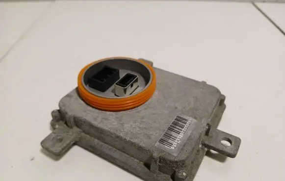 Volkswagen PASSAT B7 Headlight ballast module Xenon 8K0941597B
