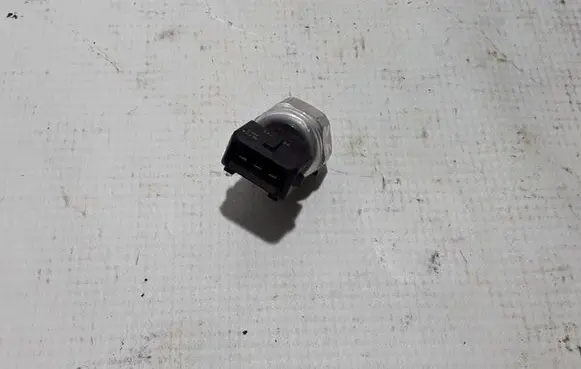 Volvo S60 Air conditioning (A/C) pressure sensor 32138713