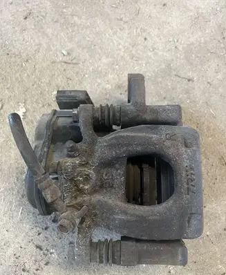 Nissan Qashqai Rear brake caliper 32353310C 32353310