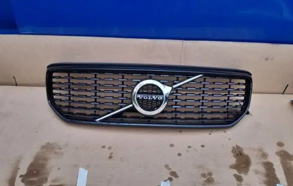 Volvo XC40 Front bumper upper radiator grill 