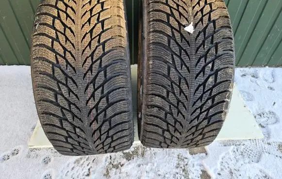 Tesla Model X R21 winter tire 35R21