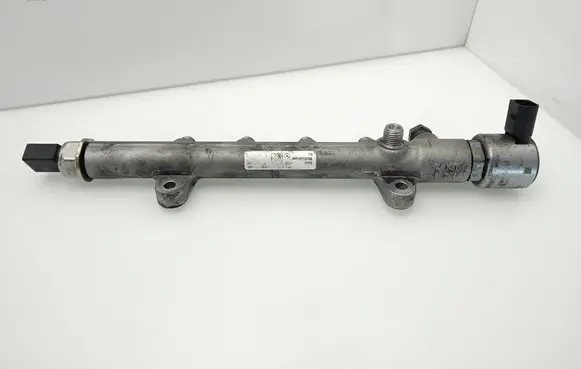 Mercedes-Benz E W212 Fuel main line pipe A6510700700 R9144Z240A 9307Z522A