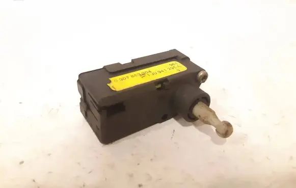 Volkswagen Golf IV Headlight level adjustment motor 0307853304