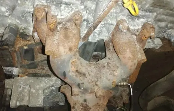 Nissan Almera N16 Exhaust manifold