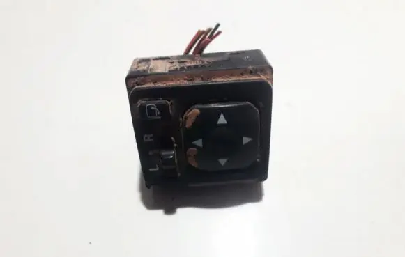 Wing mirror switch