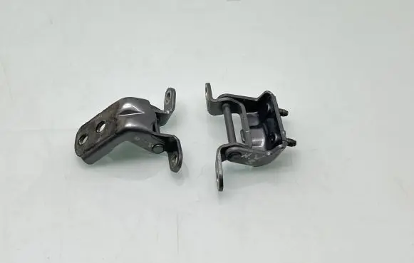Nissan Navara D23 Rear door hinge set 824012Y90A