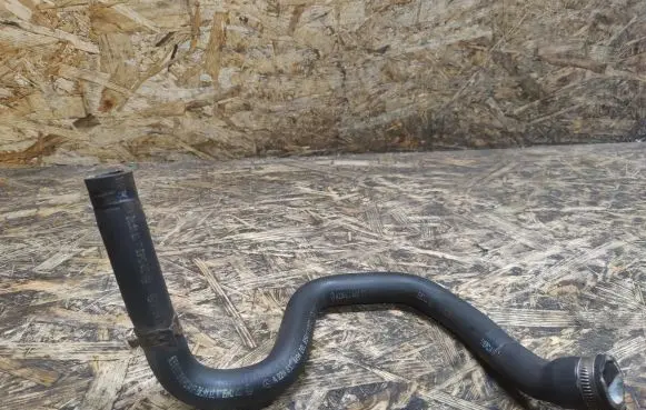 Mercedes-Benz S W220 Engine coolant pipe/hose A2208324494