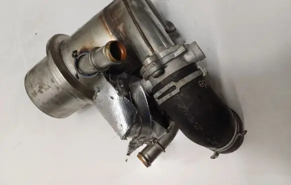 Volkswagen PASSAT B7 USA EGR valve cooler 04L131512BQ
