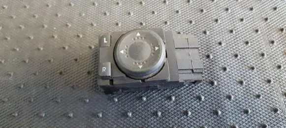 Volkswagen Golf III Wing mirror switch 3B1959565