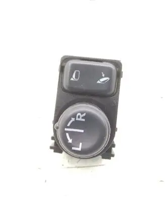 Nissan Qashqai+2 Wing mirror switch