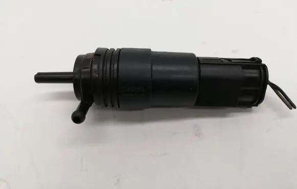 BMW 7 E38 Windscreen/windshield washer pump 8360244