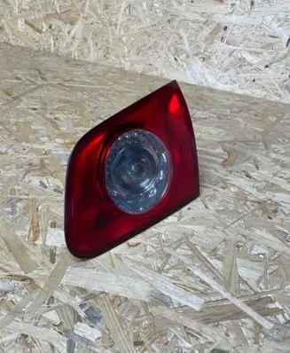 Tailgate rear/tail lights