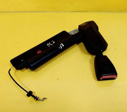 BMW 3 E36 Front seatbelt 813532324