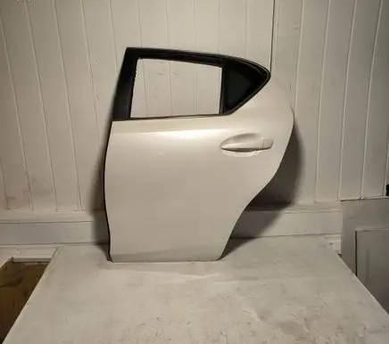 Lexus CT 200H Rear door