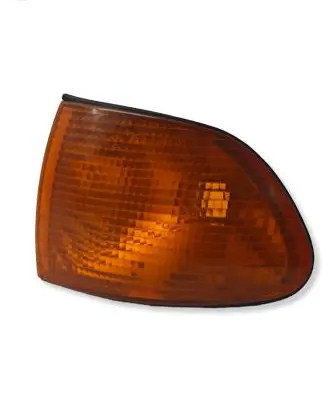 BMW 7 E38 Front indicator light 8352135