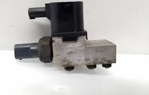 Mercedes-Benz E W211 Air suspension valve block A2113200258