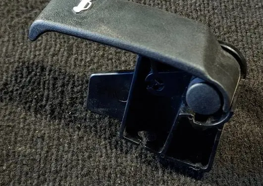 Engine bonnet (hood) release handle