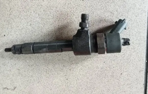 Opel Zafira B Fuel injector 0445110276