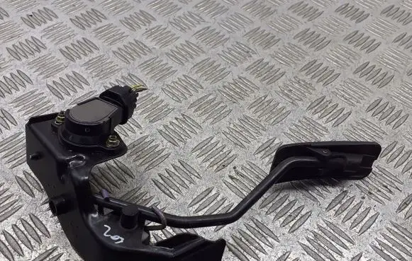 Toyota Avensis T250 Accelerator pedal position sensor 78111-35030