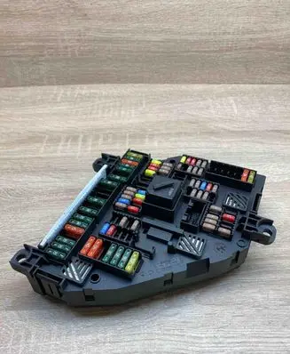 BMW 5 F10 F11 Fuse module 9234423 923442301