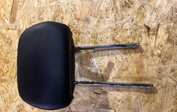 Mercedes-Benz C W204 Front seat headrest 