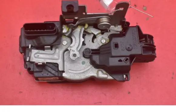 Volvo V40 Front door lock 31440392