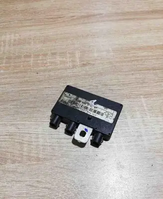 BMW 3 E46 Antenna control unit 8380944