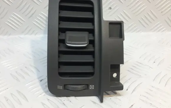 Nissan X-Trail T31 Dashboard side air vent grill/cover trim 68751JG00A