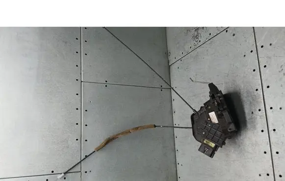 Mazda 3 I Front door lock