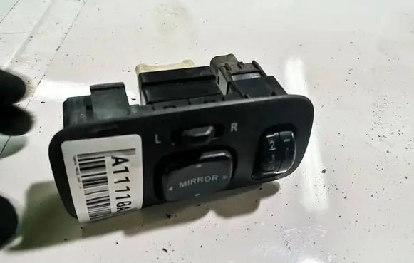 Toyota Yaris Wing mirror switch 