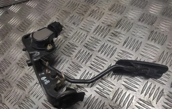 Toyota Corolla E120 E130 Accelerator throttle pedal 7811135030