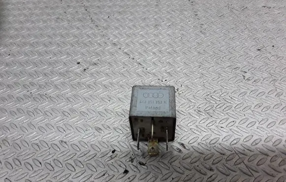 Volkswagen PASSAT B5 Other relay 443951253K