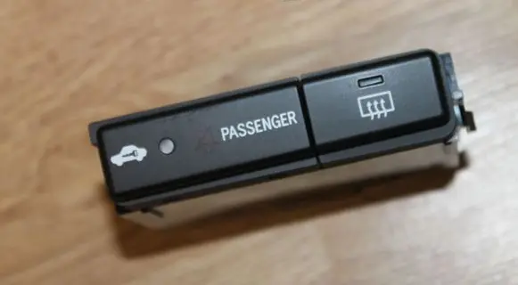 Toyota Avensis T250 Windscreen/window heater switch 8479005110