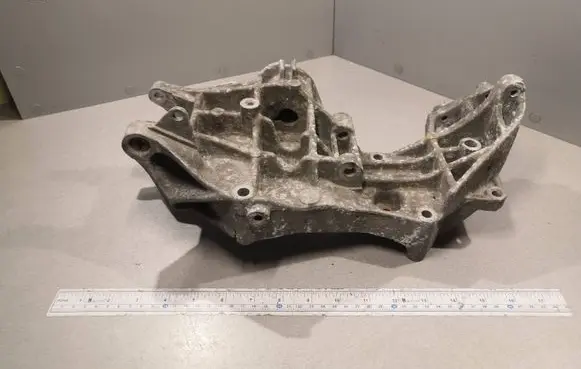Engine mounting bracket