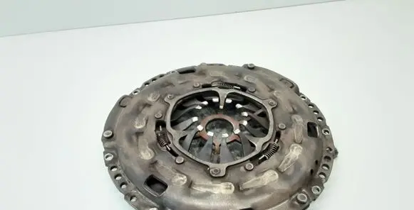 Volkswagen Touran I Pressure plate 03G141025