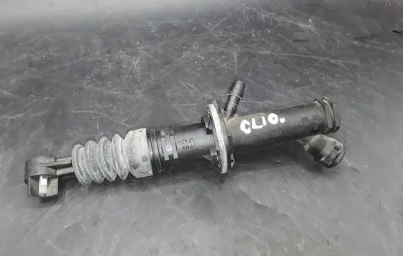 Renault Clio III Clutch master cylinder 8200436137C