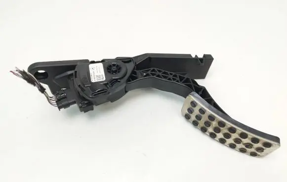 Mercedes-Benz ML AMG W166 Accelerator throttle pedal A1663000204