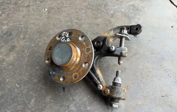 Volkswagen Golf VIII Rear wheel hub