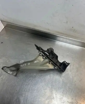 Audi A6 Allroad C7 Fender mounting bracket 4G0805815