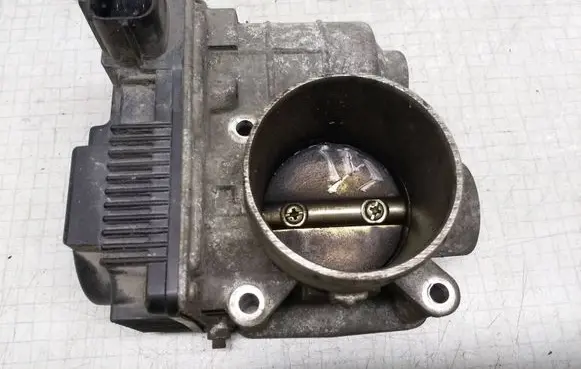 Nissan Primera Throttle valve SERA57601