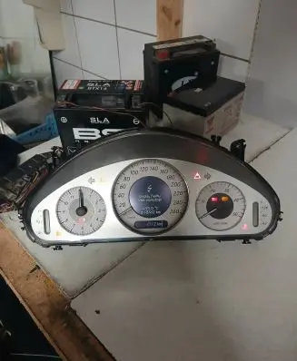 Mercedes-Benz E W211 Speedometer (instrument cluster) A2115403611
