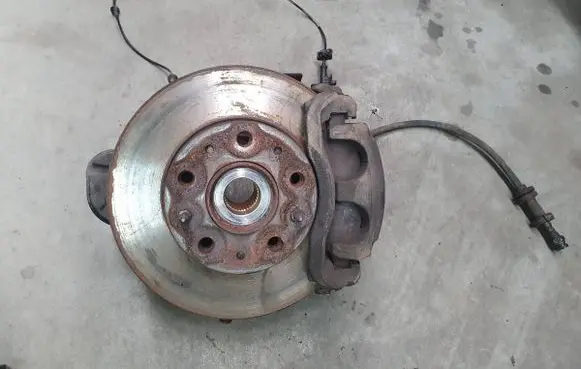 Opel Movano C Front wheel hub spindle knuckle 01393336080