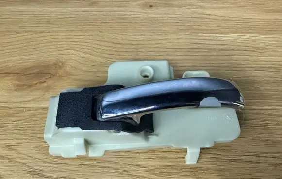 Dodge Caliber Front door interior handle 18620447