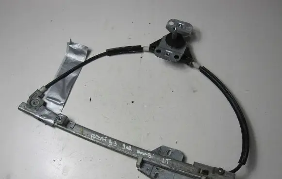 Rear door manual window regulator