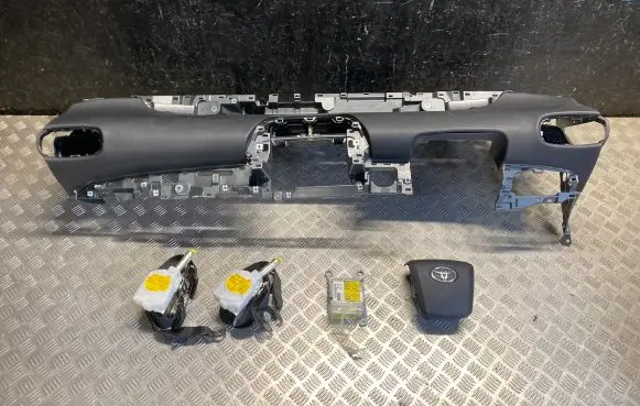 Toyota Prius (XW50) Dashboard 8917047610