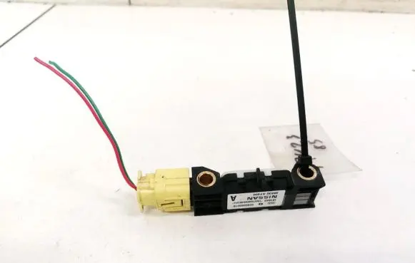 Nissan Primera Airbag deployment crash/impact sensor 98830AY000 0285003019