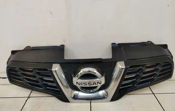 Nissan Qashqai Front bumper upper radiator grill 62310BR00A