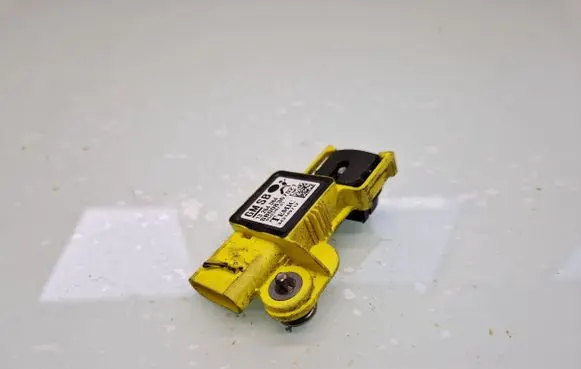 Opel Zafira B Airbag deployment crash/impact sensor 13264084 SB008367021 343149712