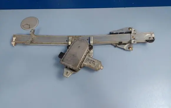 Mitsubishi Pajero Front door window regulator with motor MN117079 0620200730